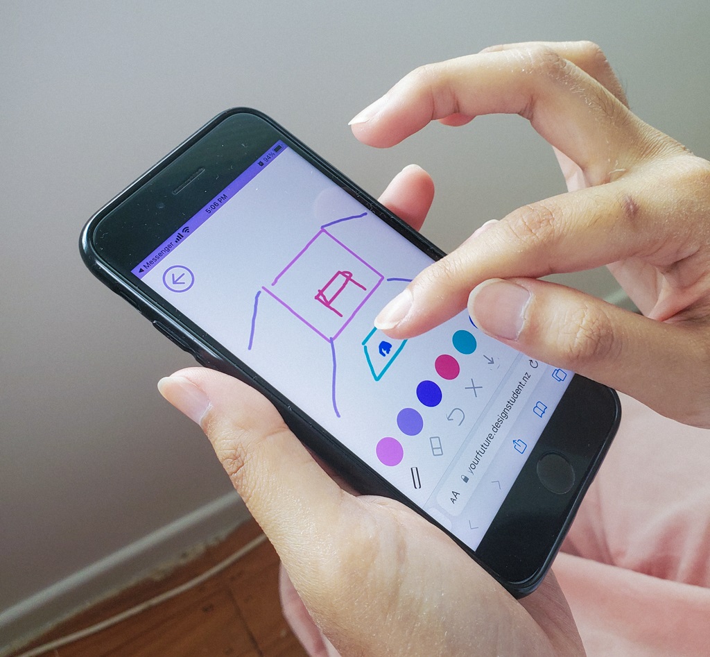 Person testing Design Your Future canvas feature